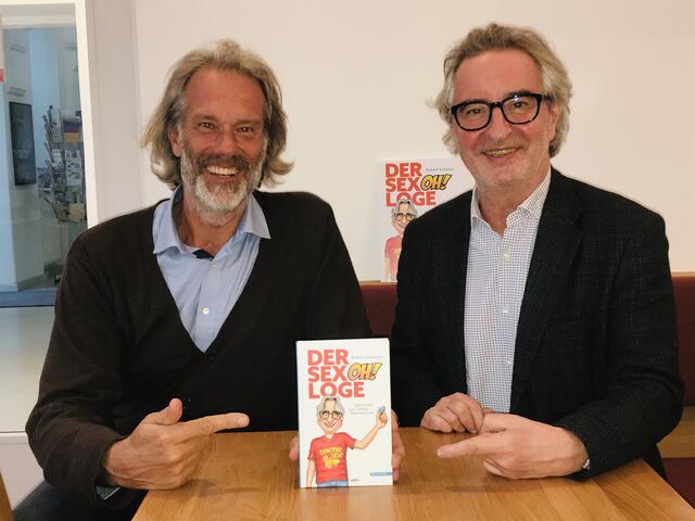 Oliver Stamm mit Satire-Autor Robert Sommer.