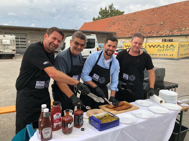 Zum Essen gab's beim Familienfest g'schmackige Ripperl …
