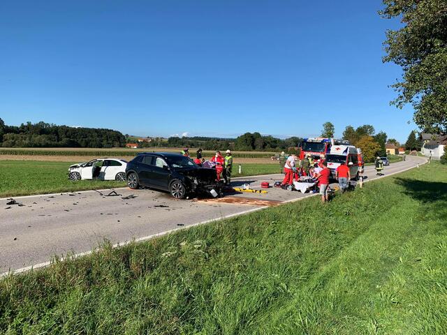 Zwei Autolenker kollidierten frontal miteinander in Hub-Lehen.