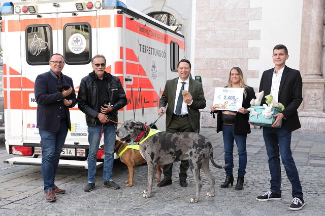 Von links: Günter Pröller, Wilhelm Schnebel, Manfred Haimbuchner, Nicole Karlinger und Dominik Hagenstein.