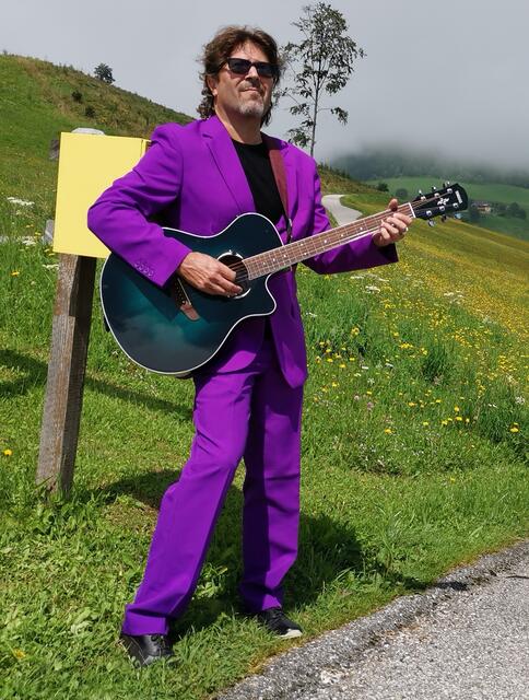 Sänger und Musiker Peter Karpf aus Völkermarkt stellte eine gesangliche Hommage an Kärnten im Jubiläumsjahr 2020 vor.