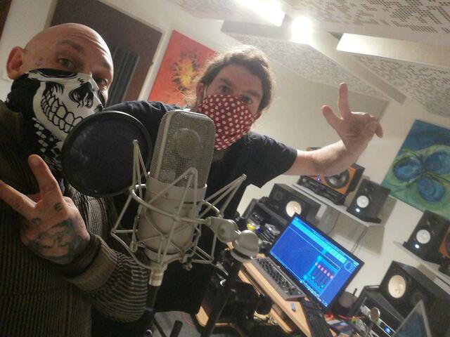 Mika Stokkinen und Alex König im Studio.