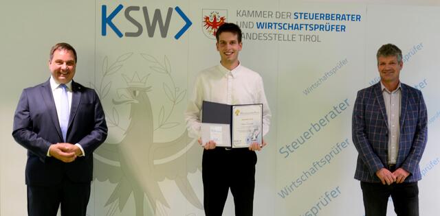 KSW Landespräsident Klaus Hilber, Gewinner Markus Lusser und Mario Happ von der Allianz Elementar Versicherungs AG (v.l.)