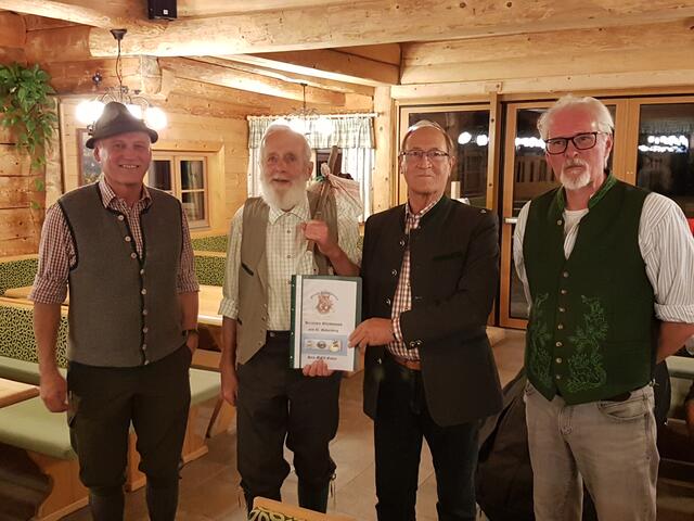 v.r.n.l: Chorleiter Ewin Wallner, Obmann Peter Schiffbänker, Dietmar Fettinger und Horst Hager,