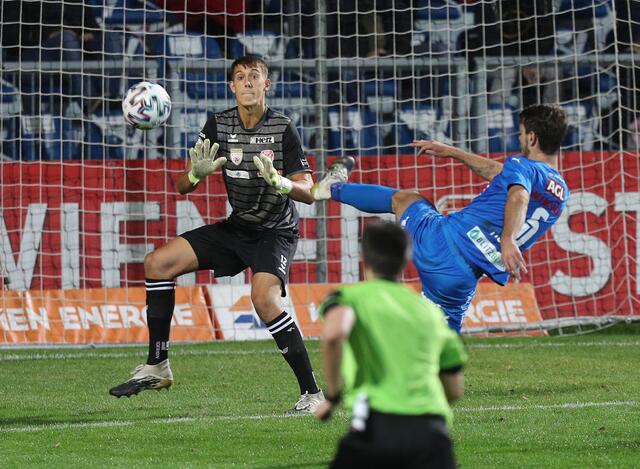 KSV-Keeper Franz Stolz hielt seinen Kasten rein.