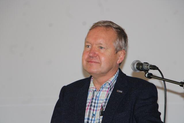 Herbert Ederer bedankte sich auf für die gute Zusammenarbeit mit der evangelischen Gemeinde.