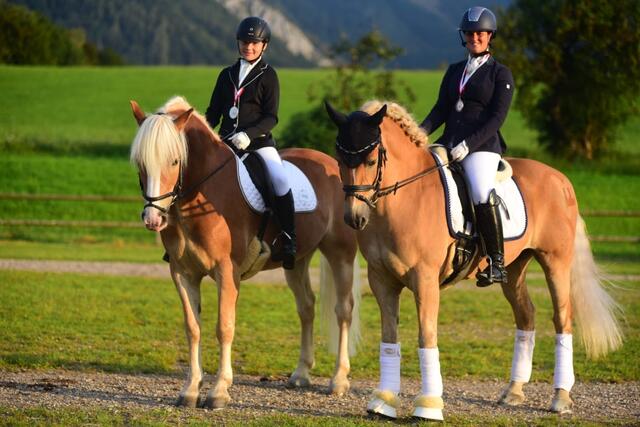 Franziska Hetzlinger mit Sterni und Nadja Lang mit Starello.