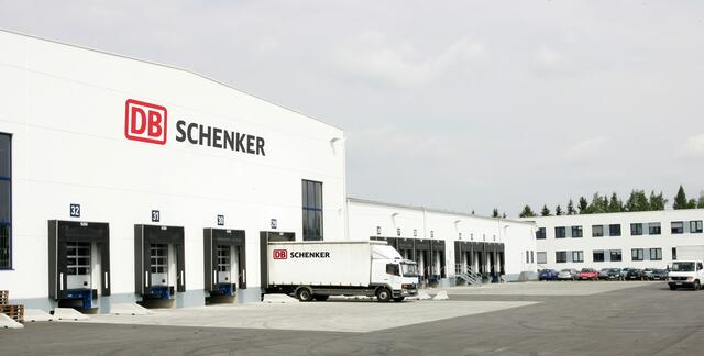 DB Schenker ist der weltweit führende Anbieter von globalen Logistikdienstleistungen. In der Geschäftsstelle Ried im Innkreis sind etwa 160 Mitarbeiter beschäftigt.