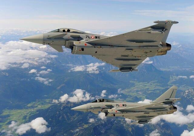 Die Eurofighter trainieren in großer Höhe.