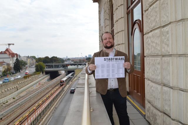 Florian Felix Maksymowicz ist einer von 150 Wienern, die am Sonntag als Wahlbeisitzer tätig sein werden.