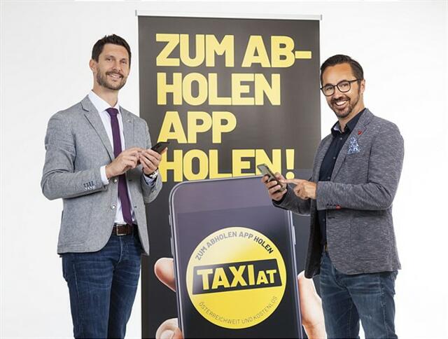 Taxi-Obmann Markus Freund (r.) und Fachgruppen-Geschäftsführer Gabriel Klammer (l.) freuen sich über viele Neuerungen im der Taxi-Branche - darunter auch die österreichweite "TaxiAT"-App.
