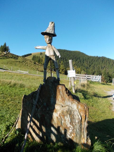 Das "Manderl" zeigt uns den Weg hinauf zur Hütte und den Plankogl