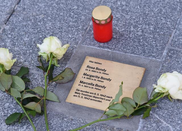 Die "Steine der Erinnerung" sollen den Vorbeigehenden ins Gedächtnis rufen, was damals mit der jüdischen Bevölkerung St. Pöltens passiert ist.