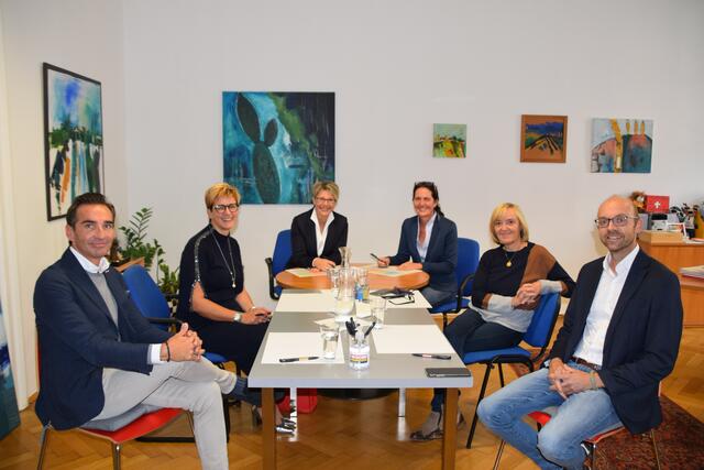 In verkleinerter Runde wurde mit der Fachjury über die Finalisten des Regionalitätspreises diskutiert.