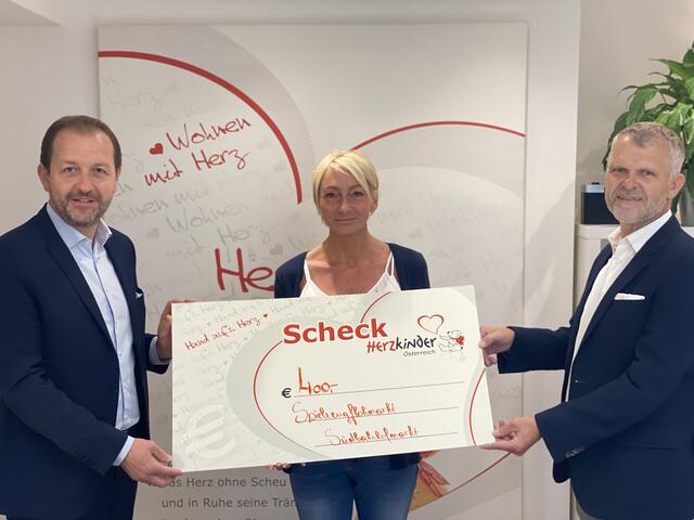Von links: Vizebürgermeister Bernhard Baier, Nadja Sykora vom Verein Herzkinder und Reinhard Honeder Obmann ARGE Südbahnhofmarkt.