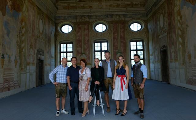 "Wir freuen uns auf Ihren Besuch", so das Team des "Innviertler Versailles". | Foto: Innviertler Versailles