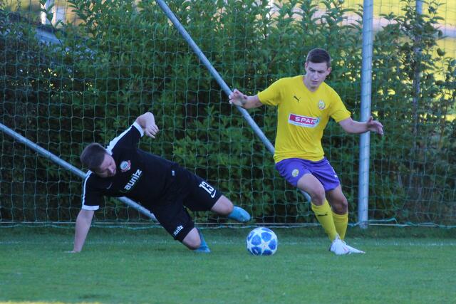 1. Nordost: Bad Zells Sebastian Gangl (r.) war Matchwinner in Lasberg.