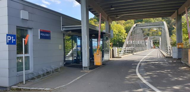 In der Südoststeiermark (hier Grenzübergang Mureck) gingen der Polizei zwei Schlepper ins Netz.