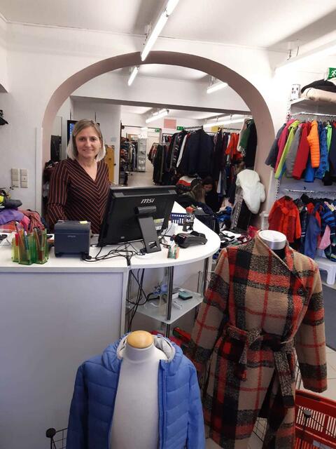 Sabine Pichler leitet einen Second-Hand-Shop in Pregarten. | Foto: Sabine Pichler