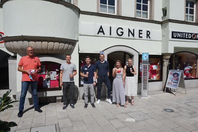 Unter anderem freuten sich die Mitarbeiter von Aigner United Optics über die erfrischende Aufmerksamkeit. | Foto: Wirtschaftsbund