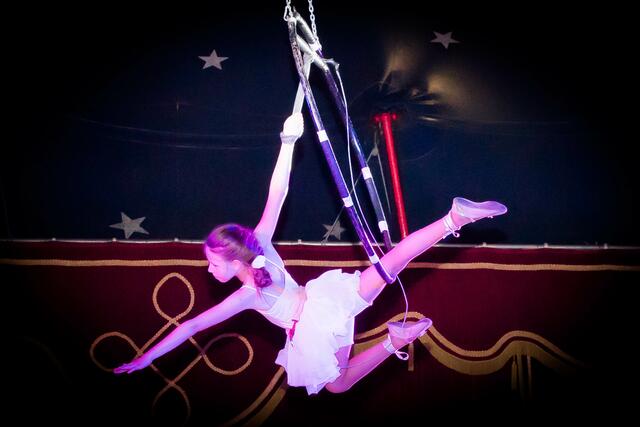 Artistische Einlagen erwartet die Besucher des Circus Aros in Mattersburg