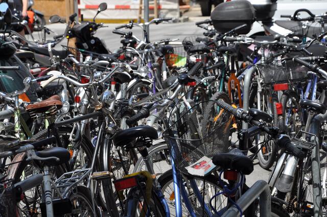 Bei der Herbsteinsammelaktion werden ungenützte und desolate Fahrräder aus der Stadt entfernt.  | Foto: Stadtblatt