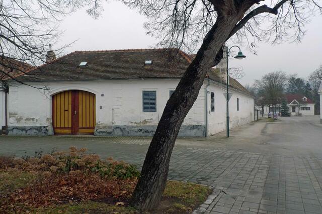 Das Jakobhaus im Ortszentrum von Pöttelsdorf, bevor mit den Abrissarbeiten begonnen wurde.