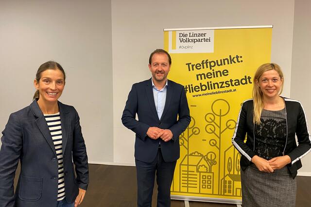 Klubobfrau Elisabeth Manhal, Vizebürgermeister Bernhard Baier und Kultur-Stadträtin Doris Lang-Mayerhofer.
