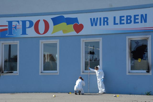 Ein 21-Jähriger musste sich am Landegericht in St. Pölten im Zusammenhang mit dem Brandanschlag auf die Landesgeschäftsstelle der FPÖ Niederösterreich verantworten. Er wird zu dreieinhalb Jahren Haft verurteilt.  | Foto: Petra Weichhart