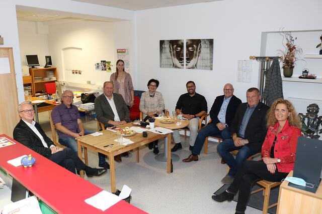 Selina Wiedner und Harald Almer von der WOCHE Voitsberg mit den übrigen Jury-Mitgliedern