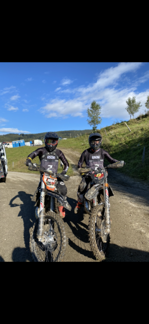 Die Benzinbrüder: Mario und Patrick Riegler. | Foto: Riegler