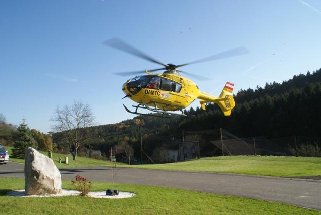 Der Christophorus 16 ist nach einem Verkehrsunfall bei Bernstein im Einsatz. | Foto: Hans-Peter Polzer