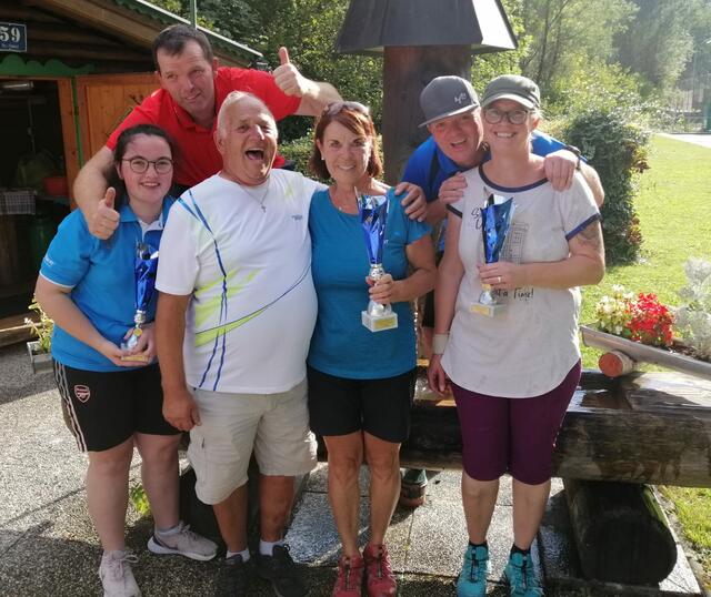 Bezirksmeisterin Gruber Renate mit Moar Galler Georg,
Vizemeisterin Brandner Marie mit Moar Brandner Tom
Dritte Gold Heidi mit Moar Brandner Peter