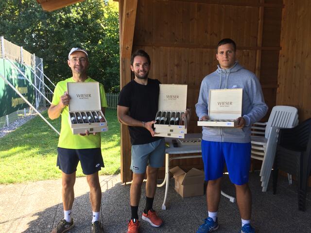 Die Top 3 im A-Bewerb (v. li.) 2. Mimra (Enns), 1. Schneller (Ottensheim), 3. Teodorovic (Steyr) | Foto: Unterauer