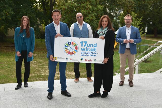 Angelika Swoboda-Moser vom Klimabündnis, Landtagsabgeordneter Kurt Hackl, Herbert Formayer von der Universität für Bodenkultur, Franziska Kunyik vom Land Niederösterreich und Bürgermeister Erich Stubenvoll