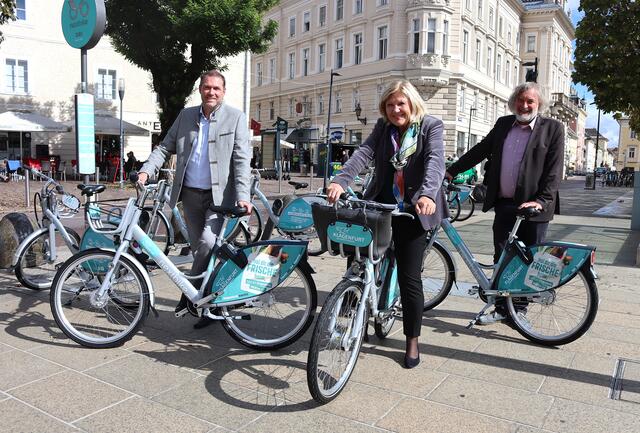 Mit den neuen nextbike-Modellen: Markus Geiger, Maria-Luise Mathiaschitz und Frank Frey
