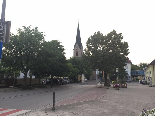 Wegen Corona wird sich der St. Valentiner Hauptplatz heuer nicht in einen Christkindlmarkt verwandeln. | Foto: BRS