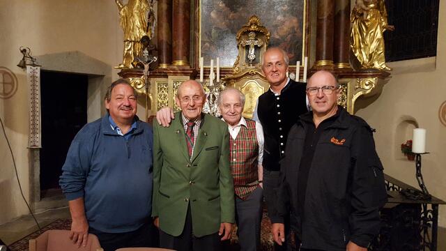 Bürgermeister Aflenzer, Franz Hinterholzer, Franz Linsbod, Günter Hinterholzer, Vizebürgermeister Franz Almesberger (v. l. n. r.).