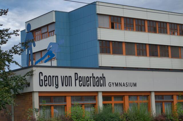 Nach sieben neuen Corona-Fällen am Montag, hat sich die Lage am Georg von Peuerbach Gymnasium in Urfahr am Dienstag leicht entspannt.