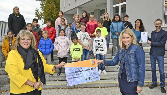 Ebenso wurde an die Volksschule 4 Pernau der Hauptpreis verliehen. | Foto: Stadt Wels