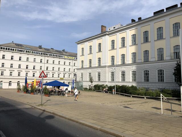 So sieht der Platz zwischen Paltaufgasse und HTL Ottakring aktuell aus.