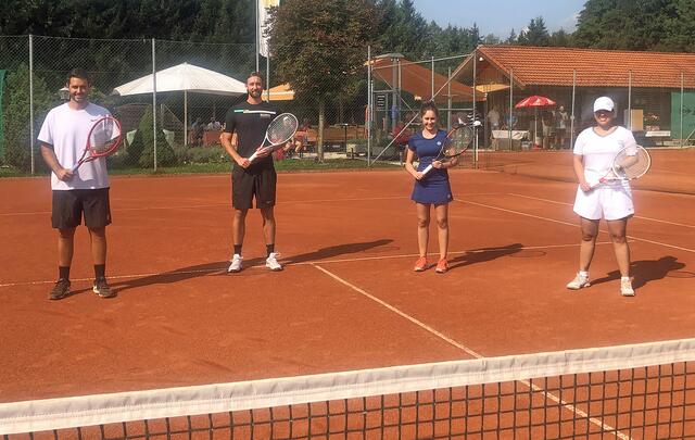 Die Finalisten der 44. Clubmeisterschaft des UTC Eugendorf: Nico Reissig, Manuel Elsenwenger, Katharina Seidl und Mariana Carrasco.