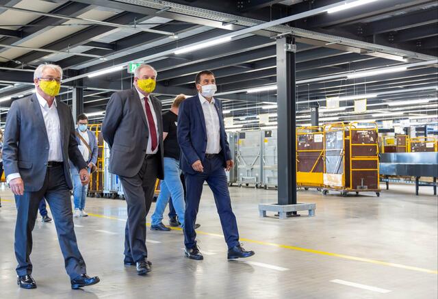 Besuch mit Maske: G. Pölzl, H. Schützenhöfer, P. Umundum