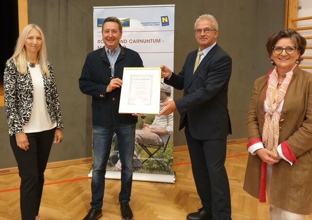 Vlnr: Bürgermeisterin Monika Obereigner-Sivec neue Obfrau Stellvertreterin Nord TV-RCM, Franz Schodritz - Alt Obmann TV-RCM, Stadträtin Michaela Gansterer -Zaminer - Neu Obfrau Stellvertreterin Süd TV-RCM