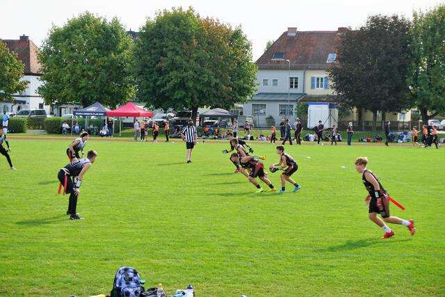 Football-Talente aus ganz Ostösterreich spielten in Fürstenfeld um Siege in der Flag Football-Juniorenliga.
