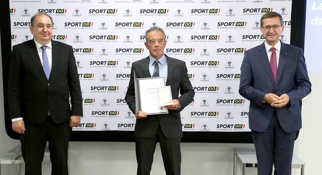 Konsulent Gerald Tschany (Mitte) mit Präsident Erich Haider (l.)und Sport-Landesrat Markus Achleitner.