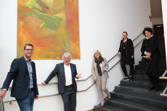 Antrittsbesuch des neuen Intendanten (v. l.): Bgm. Christian Härting, Christoph Nix, LR Beate Palfrader, VBgm. Cornelia Hagele und Volksschauspiel-GFin Ruth Haas.