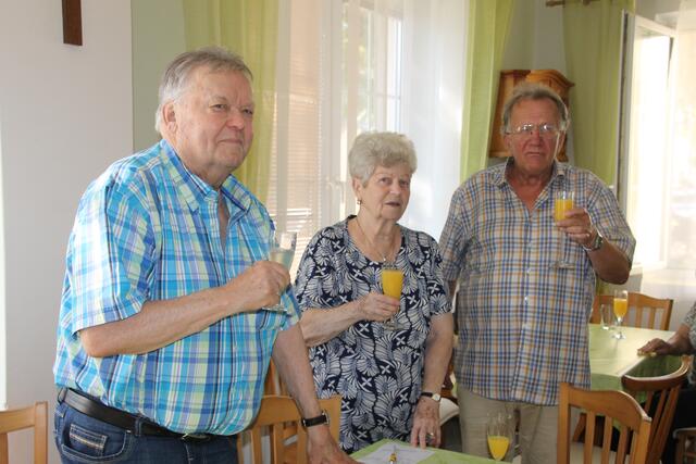 Seniorenbund Matzen-Klein-Harras.
Wir gratulierten im Club:
Reinhard Reitinger (links) zum 75. Geburtstag
Irene Kammerer (Mitte) zum 80. Geburtstag
Franz Hansi   - Obmann der Senioren | Foto: Foto: Seniorenbund