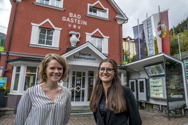 Glückliche Gewinnerinnen: Geschäftsführerin Lisa Loferer (li.) und Stellvertreterin Theresa Gschwandtner vom Tourismusverband Bad Gastein. | Foto: Ronny Katsch