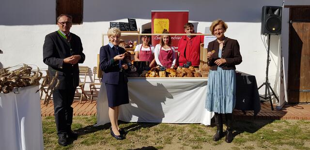 Bäckerei Gerstenbauer aus Hollabrunn - v.l.n.r.: Richard Hogl, Marianne Lembacher, Bettina Gerstenbauer, Maria Gerstenbauer, Gernot Gerstenbauer, Dorli Draxler | Foto: Hogl